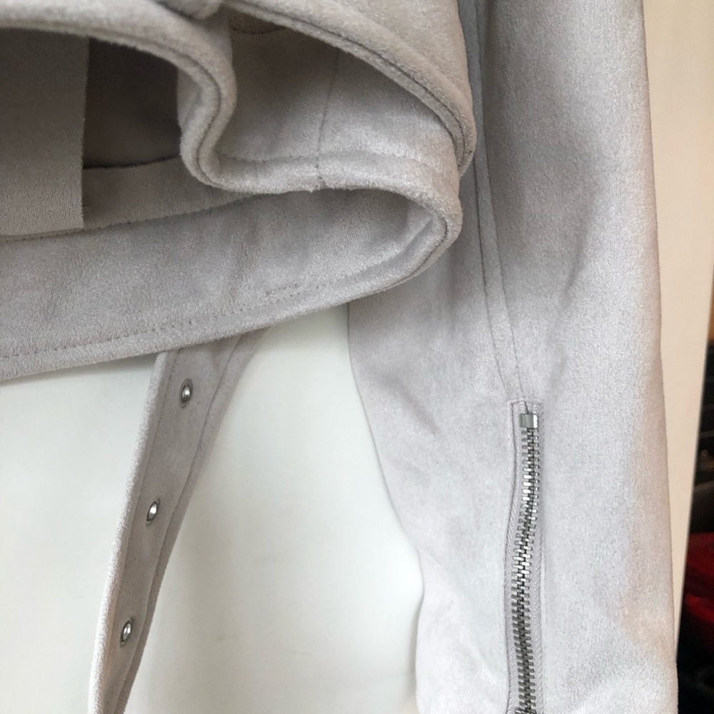 New Jacket - Picture 7 of 9